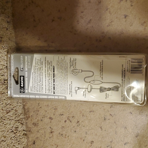 Sanyo Cellular Hands-free Headset with Earbud - Picture 3 of 3